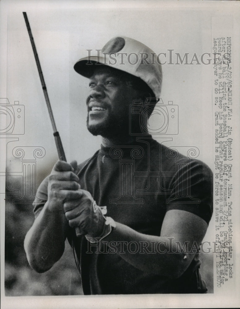 1967 Press Photo Jim (Mudcat) Grant,at tournament on golf course, Florida..- Historic Images