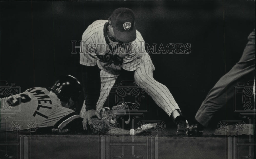 1986 Press Photo Jim Gantner tagged Detroit&#39;s Alan Trammell - mjt09478- Historic Images