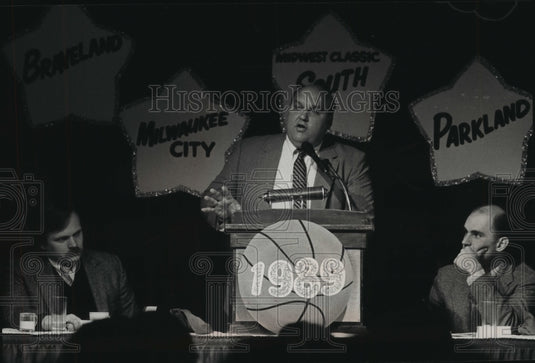 1989 Press Photo Rick Majerus speaking on the value of teamwork. - mjt09563- Historic Images