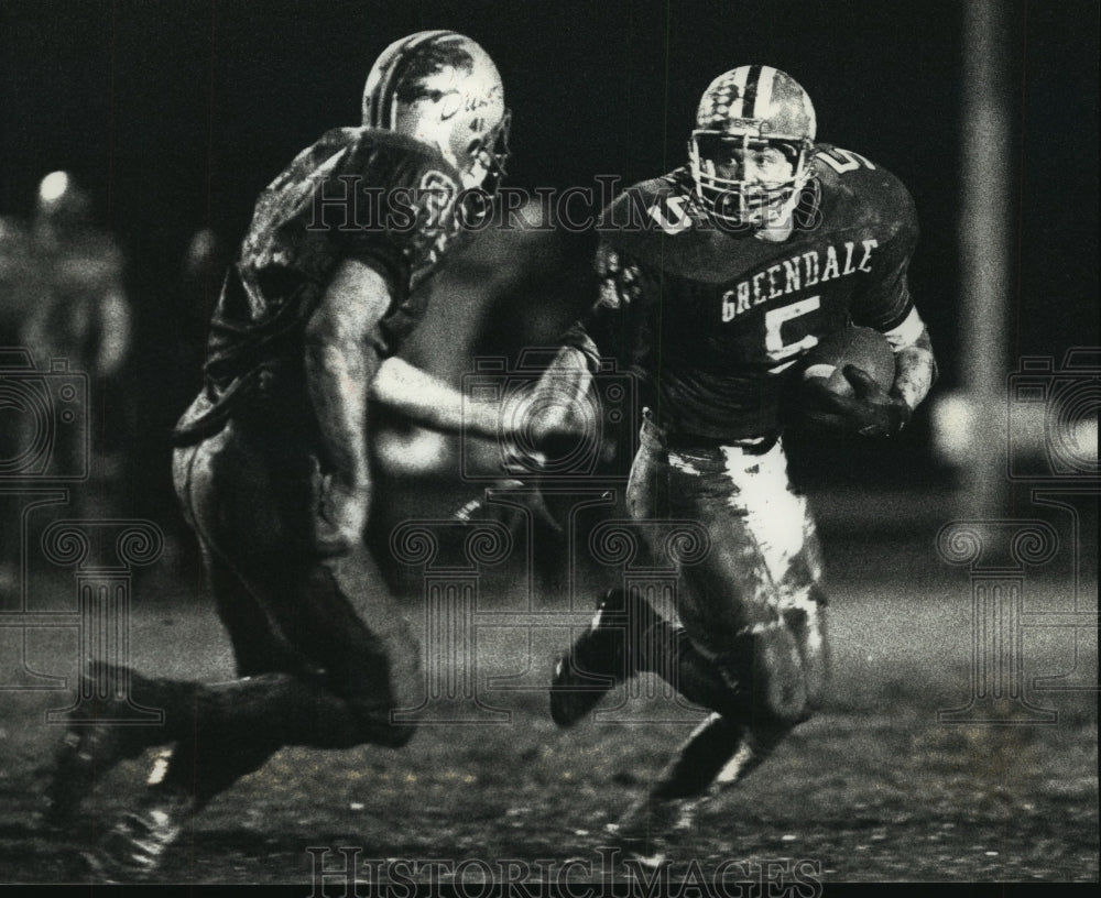 1991 Press Photo Greendale and Whitefish Bay players in football action- Historic Images