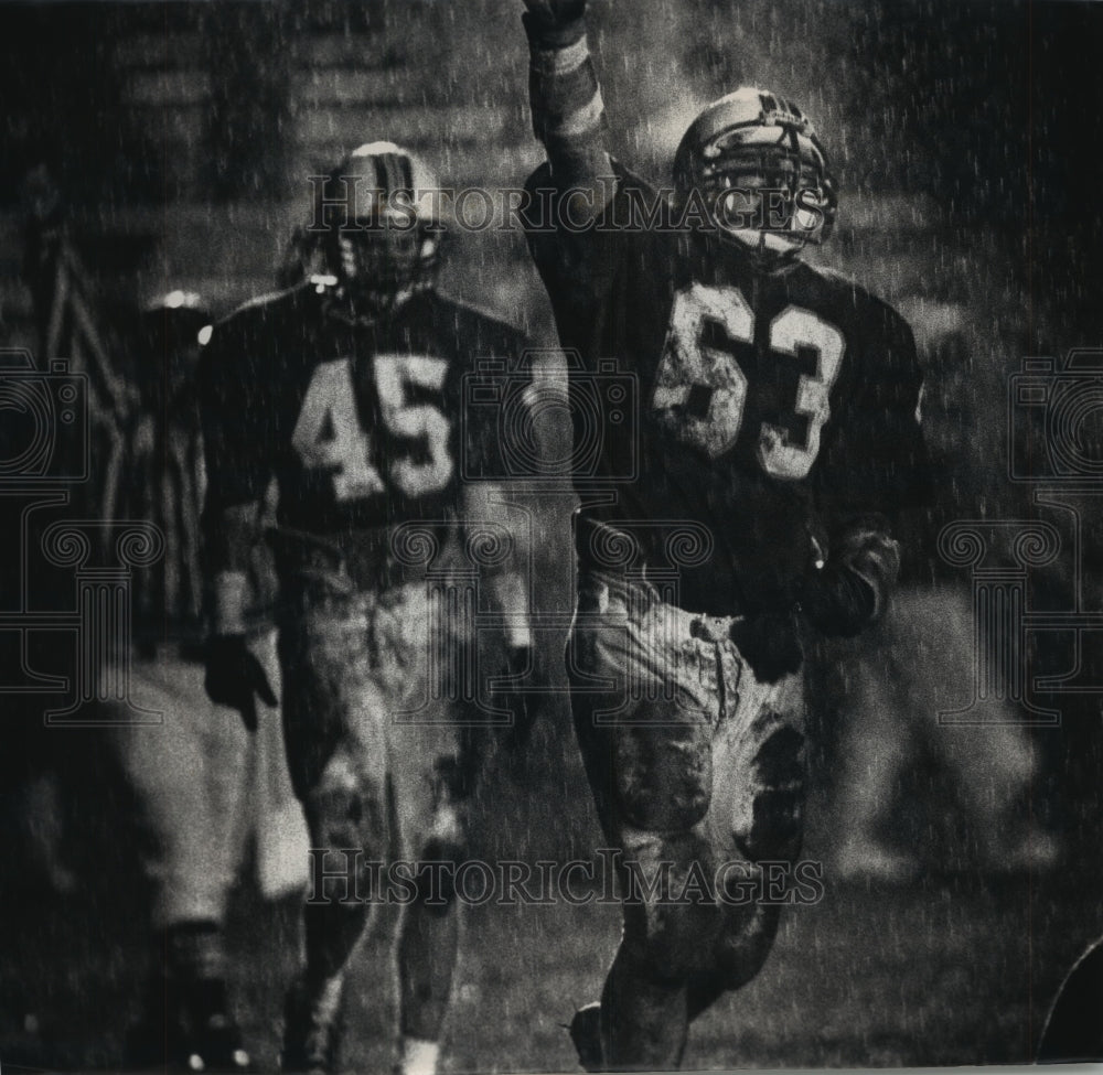 1991 Press Photo Arrowhead&#39;s Tony Powers celebrates team&#39;s first touchdown.- Historic Images