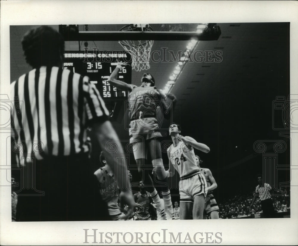 Press Photo Marquette&#39;s #20 leaps for rebound in Championship. - mjt09642- Historic Images