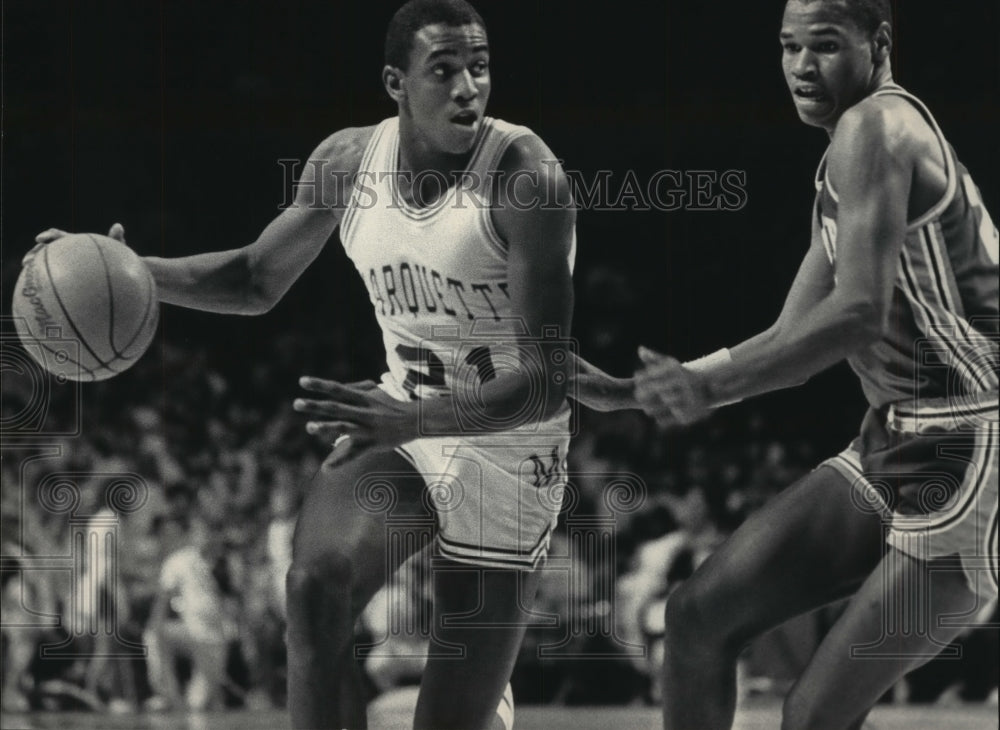 1986 Press Photo Ken Rice Of Marquette Dribbles Basketball Against An Opponent- Historic Images