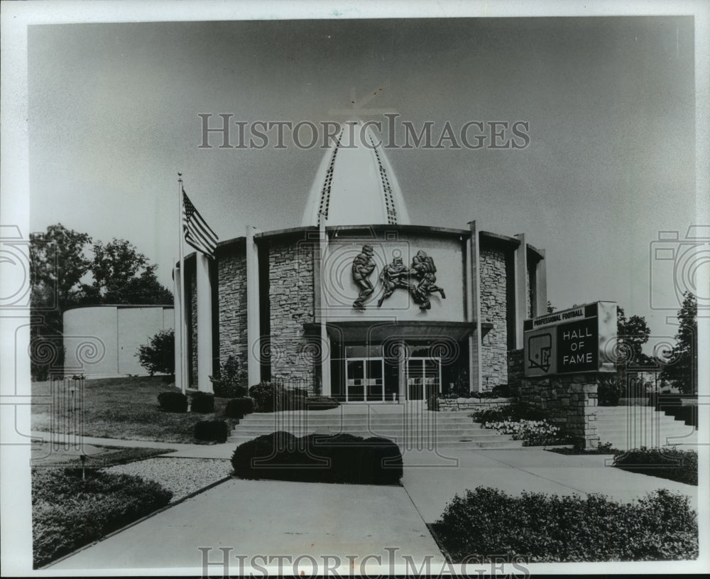 1986 Press Photo History showcased at Pro Football Hall of Fame, Ohio.- Historic Images