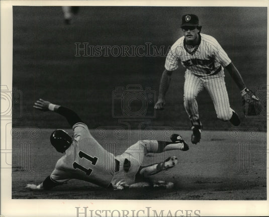 1964 Press Photo Brewers' Jim Gantner leaps to complete double play. - mjt09711- Historic Images