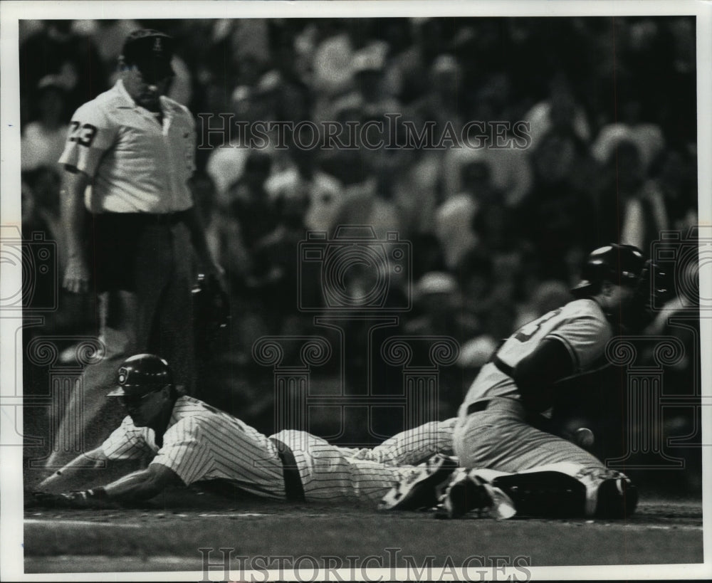 1985 Press Photo Milwaukee&#39;s Jim Gantner scores against the Yankees. - mjt09717- Historic Images