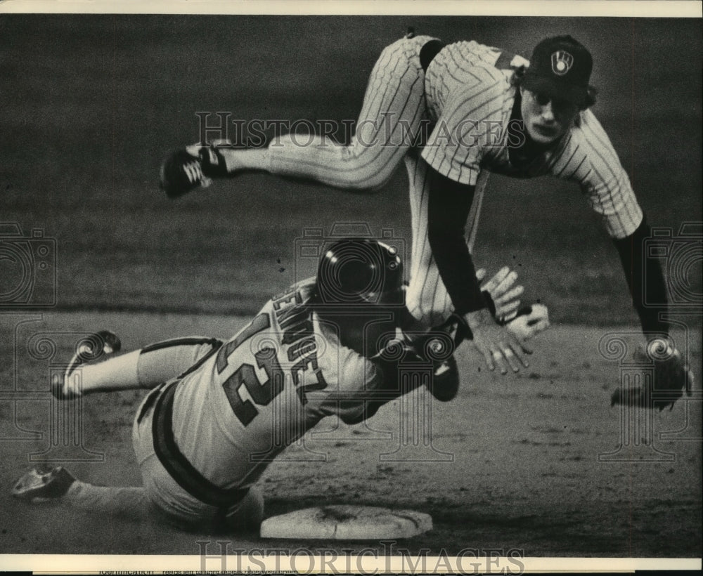1983 Press Photo Juan Beniquez at front end of double play to end inning.- Historic Images