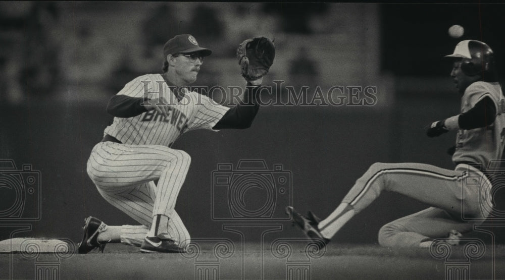 1986 Press Photo Brewers baseball&#39;s Jim Gantner versus Orioles&#39; Alan Wiggins- Historic Images