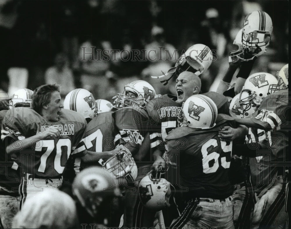 1993 Press Photo Wisconsin Lutheran football team celebrates their victory- Historic Images