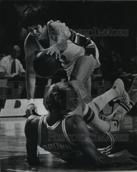 1978 Press Photo Bucks' Dave Meyers & Atlanta's John Brown at exhibition game- Historic Images