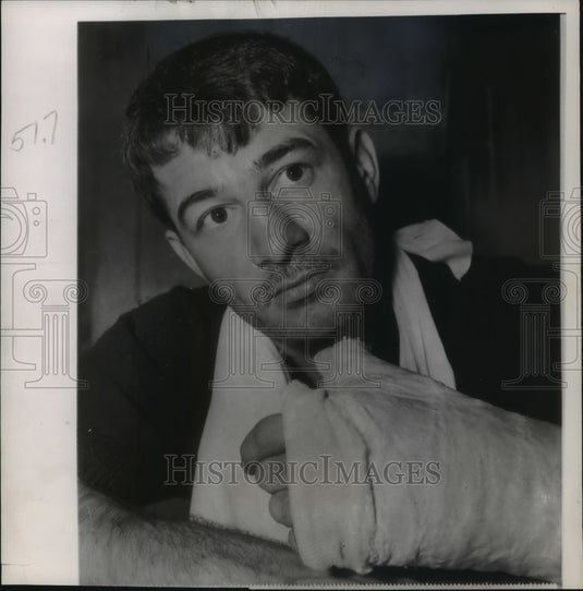 1950 Press Photo Boxer Rocky Graziano displays his injured hand - mjt10028- Historic Images