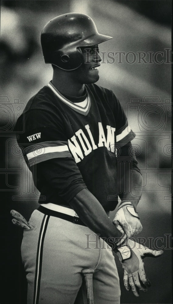 Press Photo Turner Gill, ex-football player now Cleveland Indians baseball pro- Historic Images