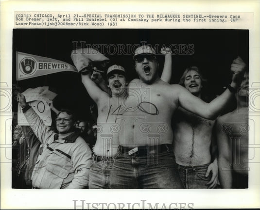 1987 Press Photo Shirtless Milwaukee Brewers fans at Comiskey park - mjt10091- Historic Images