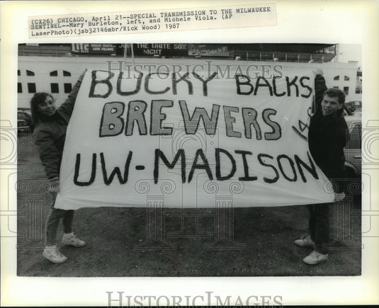 1987 Press Photo Mary Burleton (L) and Michele Viola holding sign for Brewers.- Historic Images