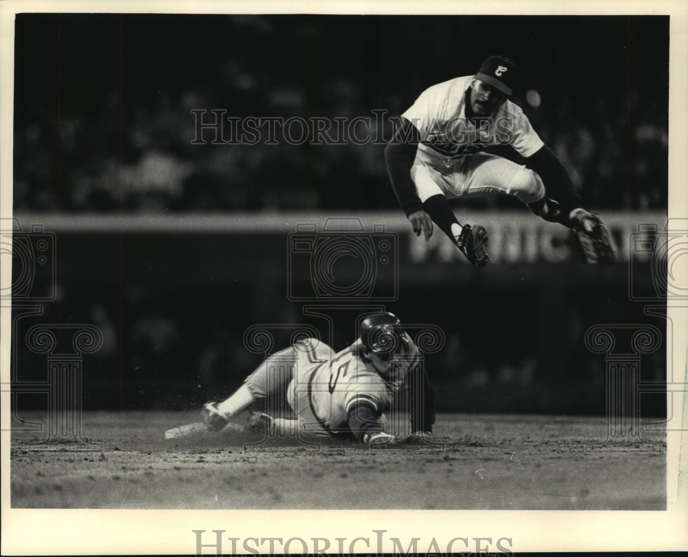 1987 Press Photo Sliding Brewer Rob Deer, White Sox&#39;s Ozzie Guillen In Baseball- Historic Images