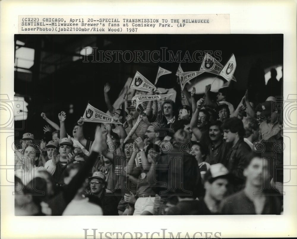 1987 Press Photo Comiskey Baseball Park In Chicago Filled With Brewers Fans- Historic Images