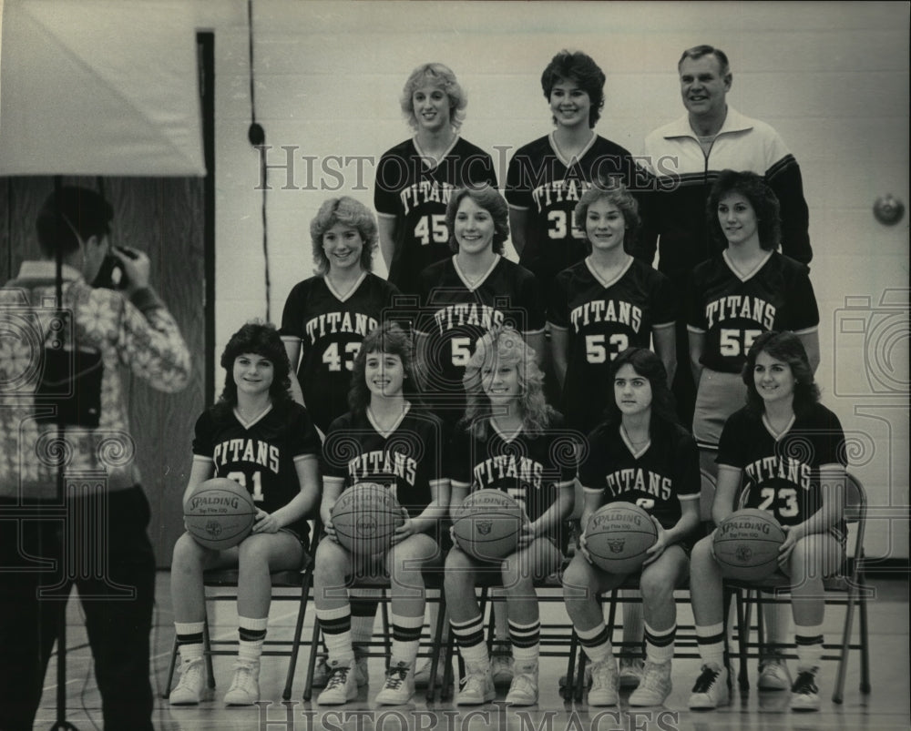 1983 Press Photo Menomonee Falls East High Ladies&#39; Basketball Team Picture- Historic Images