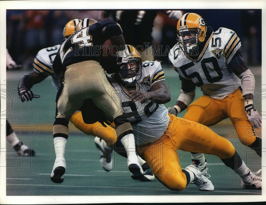 1993 Press Photo Green Bay Packers football's Tony Bennett tackles Derek Brown- Historic Images