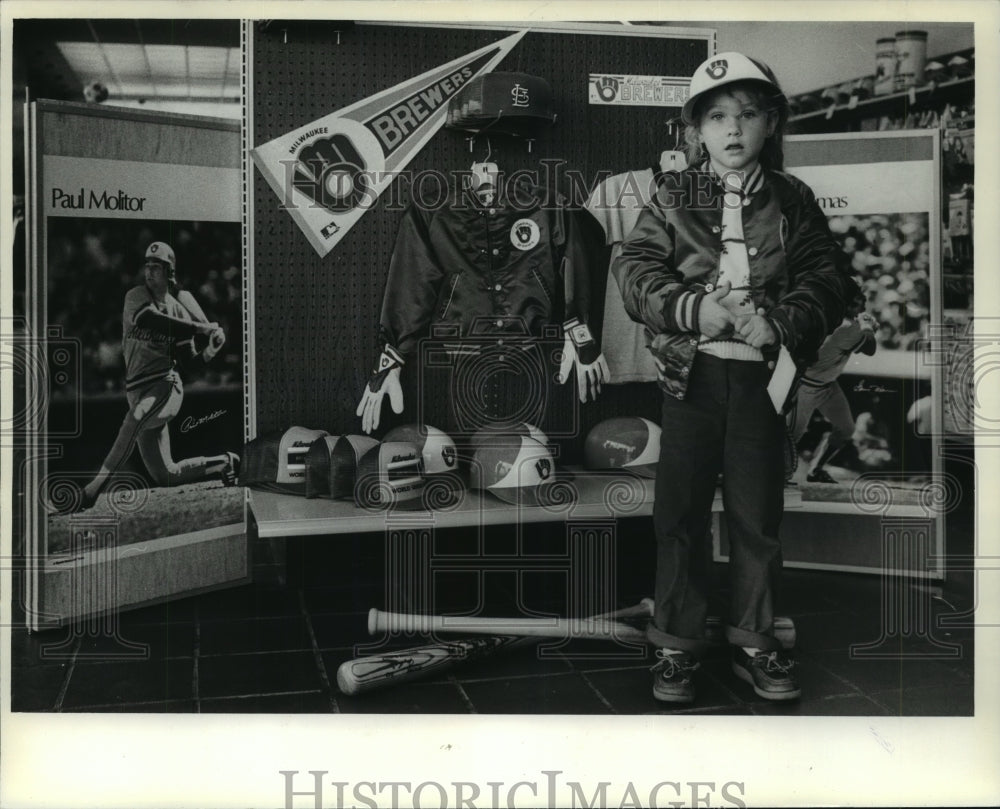 1982 Press Photo Young Milwaukee Brewers fan Nicole Zaharias with souvenirs- Historic Images