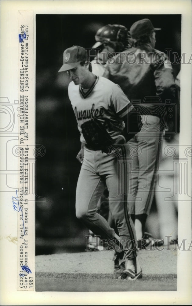 1987 Press Photo Milwaukee Brewers baseball player Mark Ciardi comes off mound- Historic Images