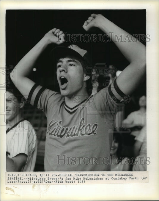 1987 Press Photo Milwaukee Brewers' fan Mike McLenighan at Comiskey Park- Historic Images