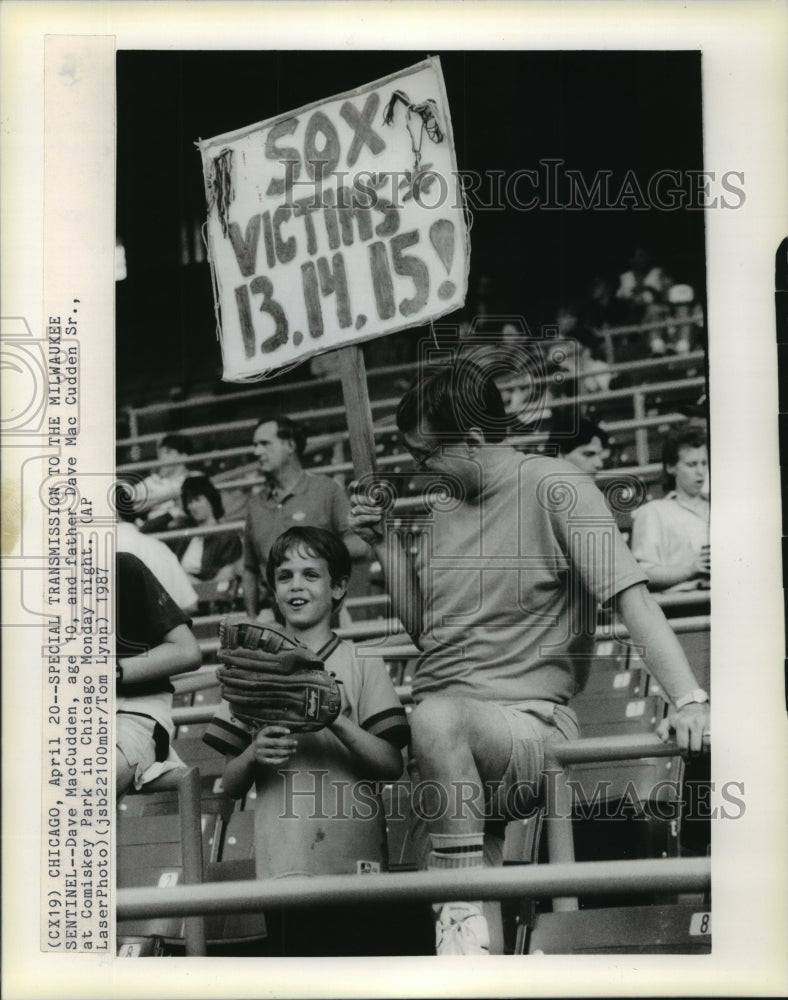 1987 Press Photo Dave and David MacCudden Sr. watch Milwaukee Brewers game- Historic Images