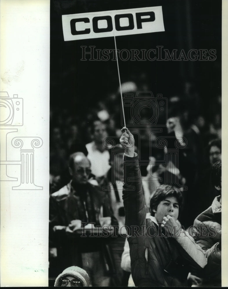 1981 Press Photo Young Brewers fan holds sign and cheers for Cecil Cooper.- Historic Images