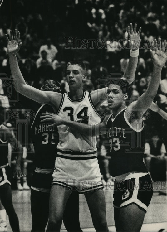 1988 Press Photo Wisconsin basketballer Jim McIlvaine surrounded by defenders- Historic Images