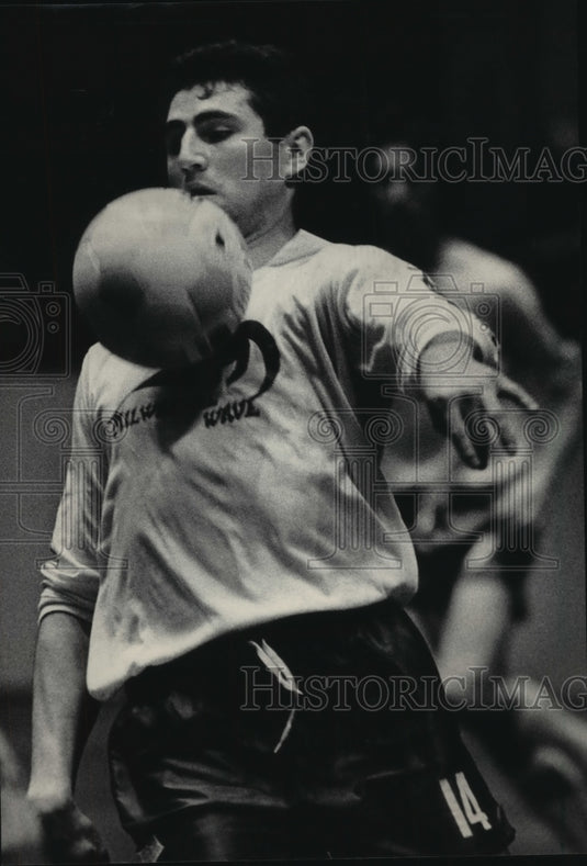 1985 Press Photo The Wave's John Salazar took a pass off his chest. - mjt10616- Historic Images