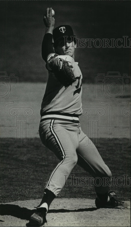 1982 Press Photo Jack O'Connor, Minnesota Twins pitcher, pitches against Brewers- Historic Images