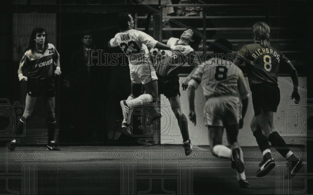 1989 Press Photo Wave&#39;s Vava and Chicago&#39;s Fahmi El-Shami, Bradley Center match- Historic Images