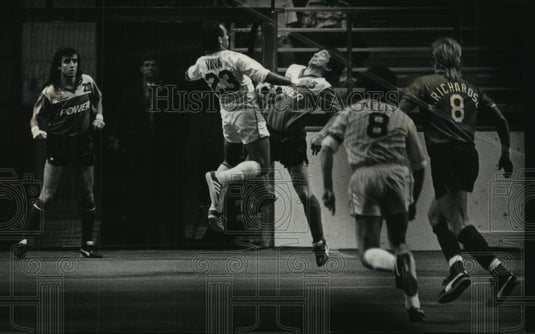 1989 Press Photo Wave's Vava and Chicago's Fahmi El-Shami, Bradley Center match- Historic Images