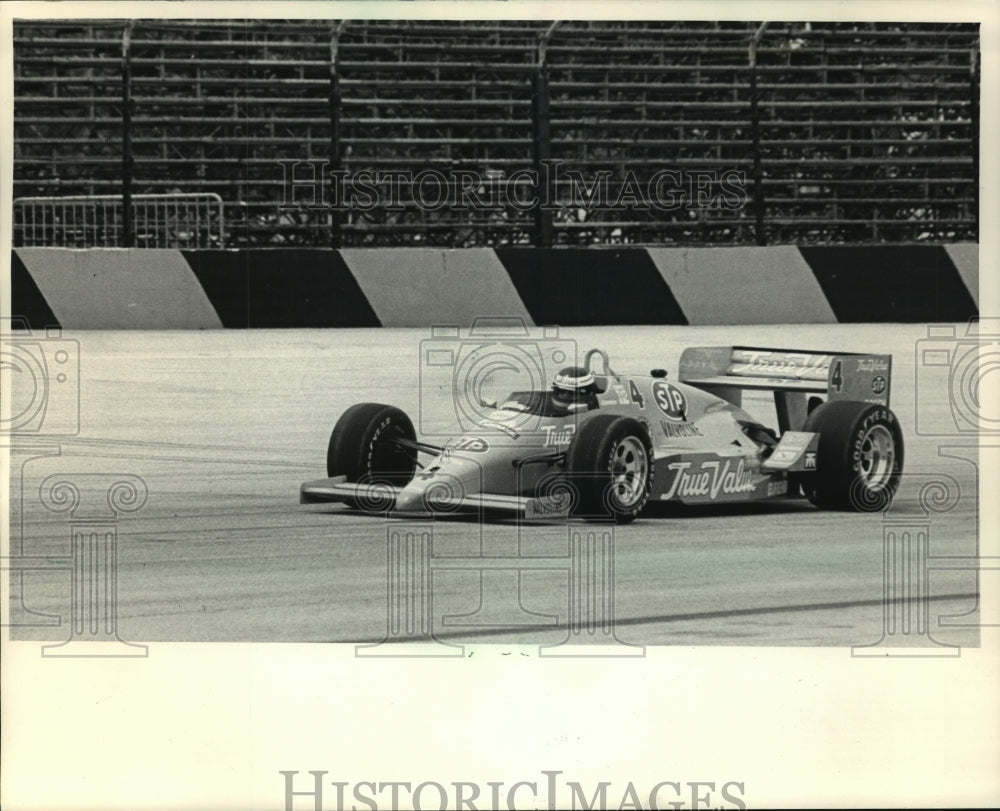 1987 Press Photo Roberto Guerrero en route to record-tying run in his race car.- Historic Images