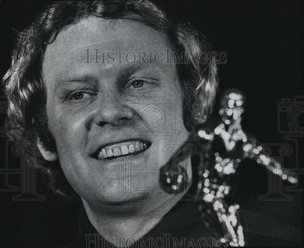 1974 Press Photo Bowler Johnny Guenther smiles with his trophy - mjt10786- Historic Images