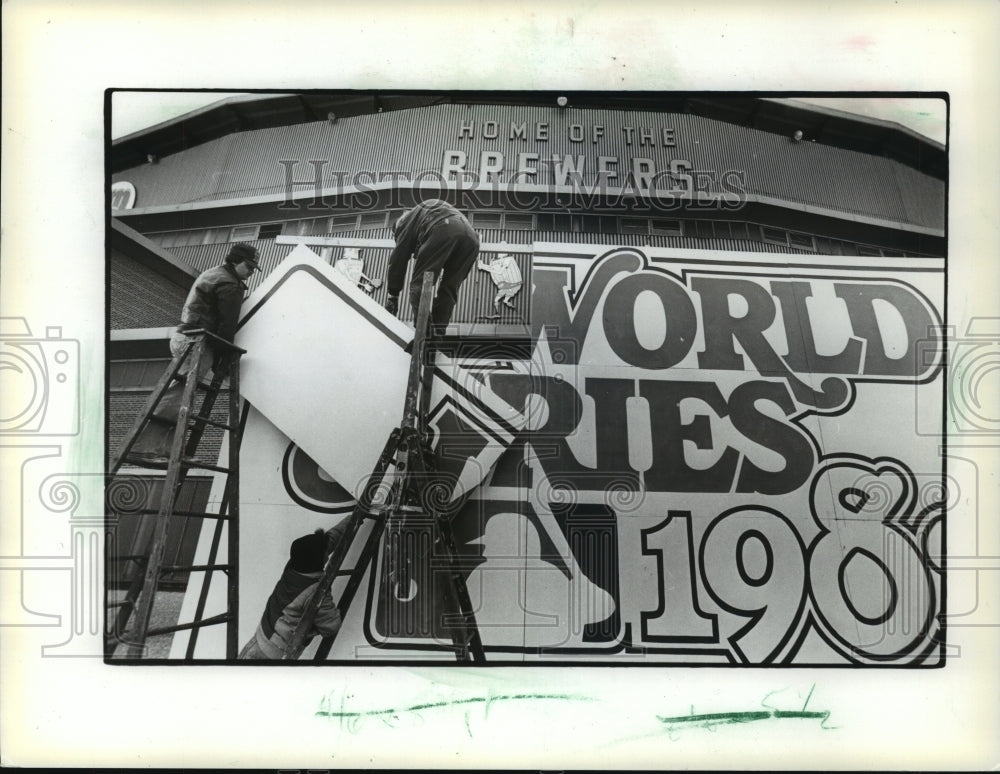 1982 Press Photo Sign workers dismantling Brewers World Series sign, Milwaukee.- Historic Images