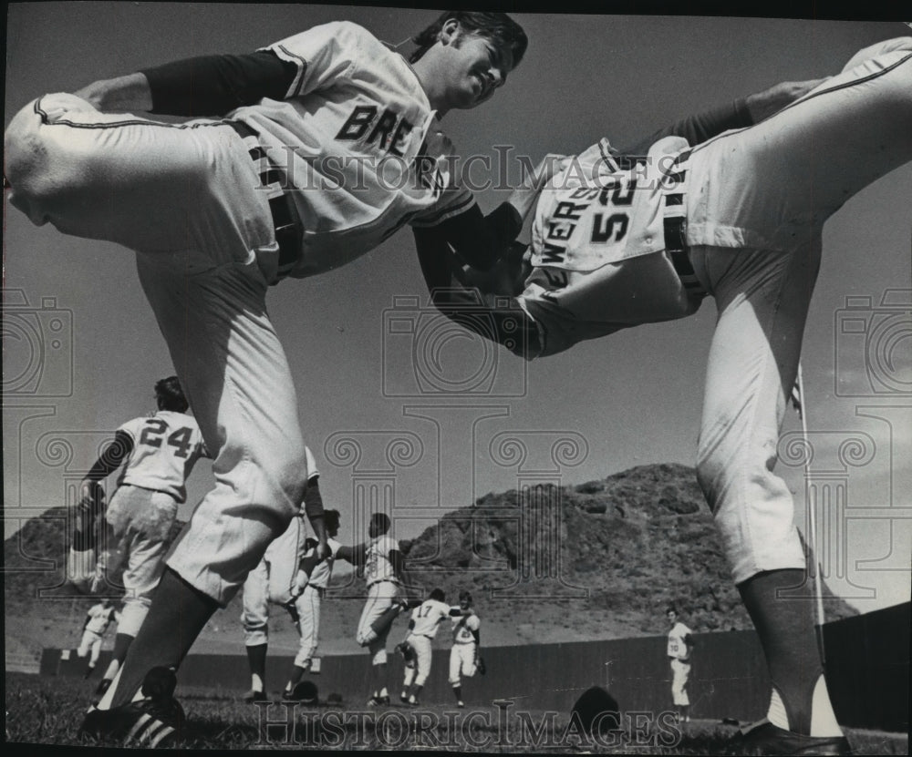 Press Photo Milwaukee Brewers baseball players at Tempe, Arizona training camp- Historic Images