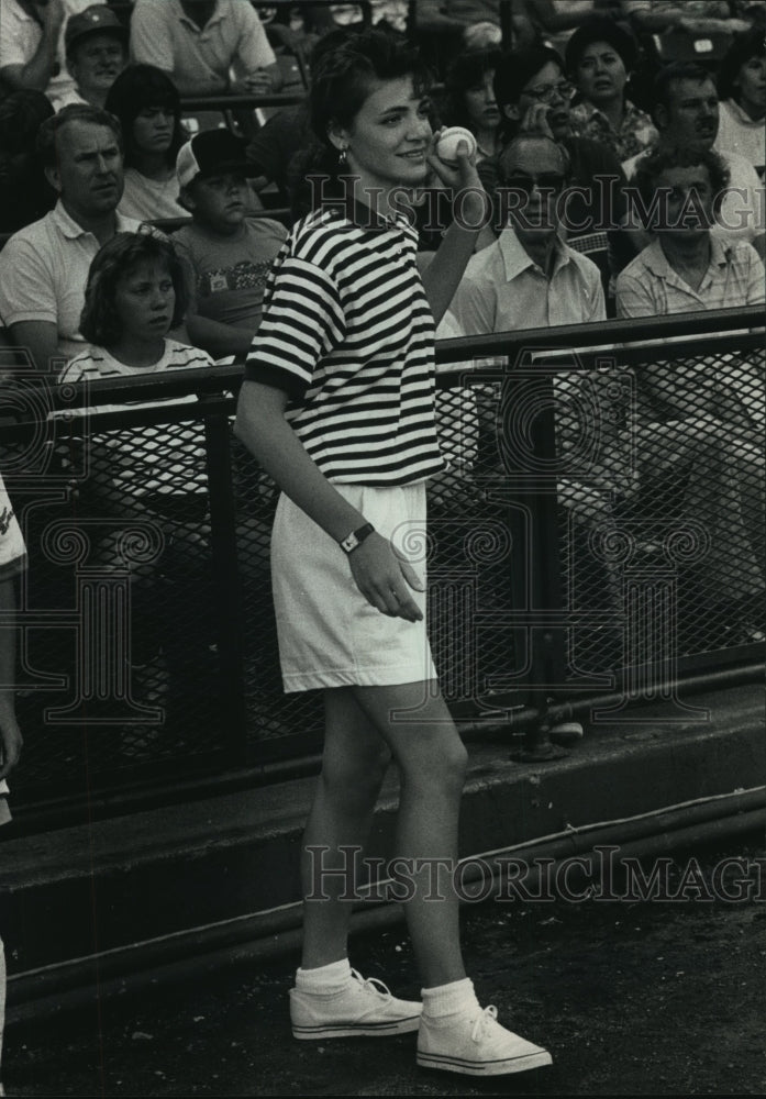 1988 Press Photo Gina German throws 1st pitch at Brewers-Mariners baseball game- Historic Images