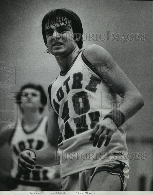 1978 Press Photo Notre Dame basketball's Jim Gruszka reacts to missed free throw- Historic Images