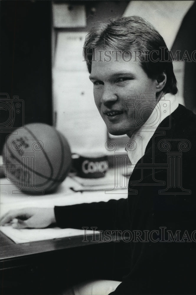 1984 Press Photo Neal Nelson men&#39;s new basketball coach-University Wisconsin- Historic Images