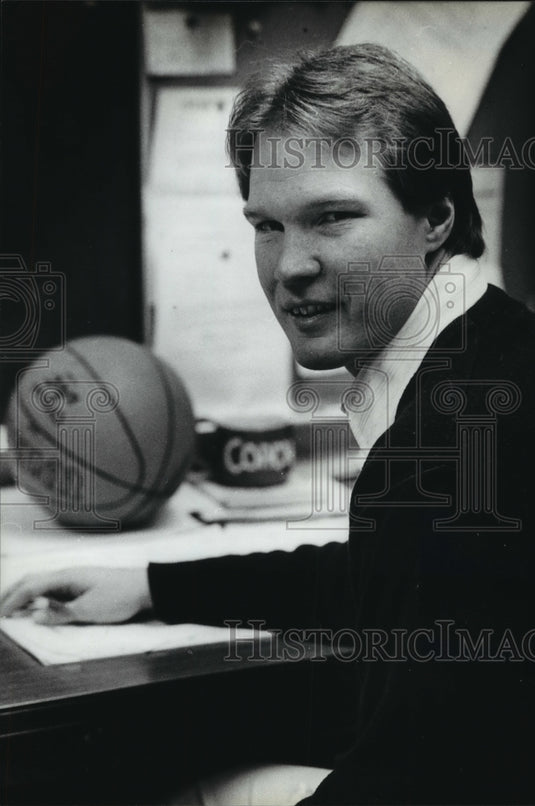 1984 Press Photo Neal Nelson men's new basketball coach-University Wisconsin- Historic Images