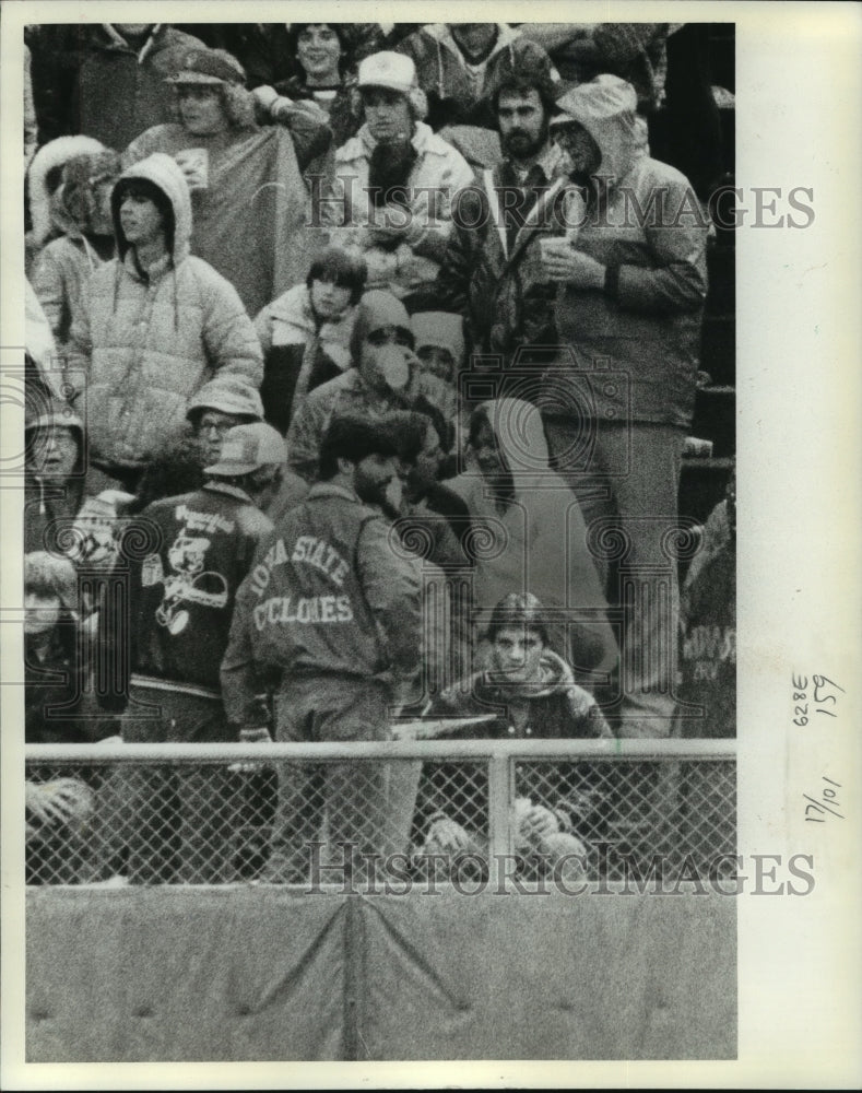 1982 Press Photo Phantom fan at Milwaukee Brewers playoff game - mjt11019- Historic Images