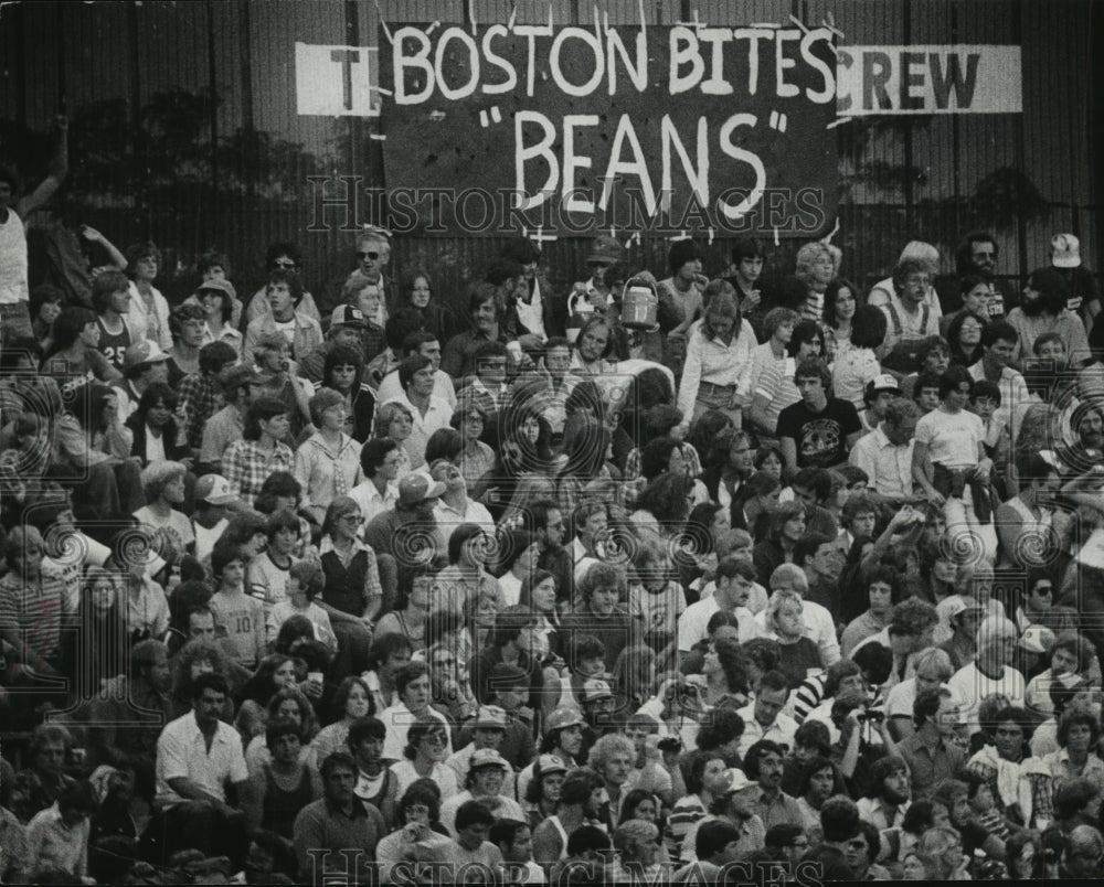 1978 Press Photo Fans jam ballpark for Milwaukee Brewer &amp; Boston Red Sox game- Historic Images