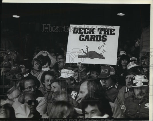 1982 Press Photo Brewer Baseball Fans Hold "Deck The Cards" Sign At World Series- Historic Images