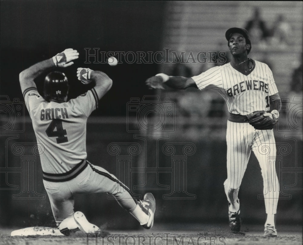 1985 Press Photo Bobby Grich and Earnest Riles in double play - mjt11145- Historic Images