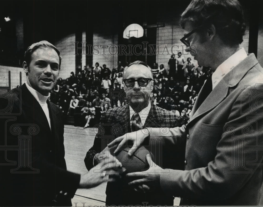 1972 Press Photo Tom and Jim Rebholz accept game ball from father, Russ- Historic Images