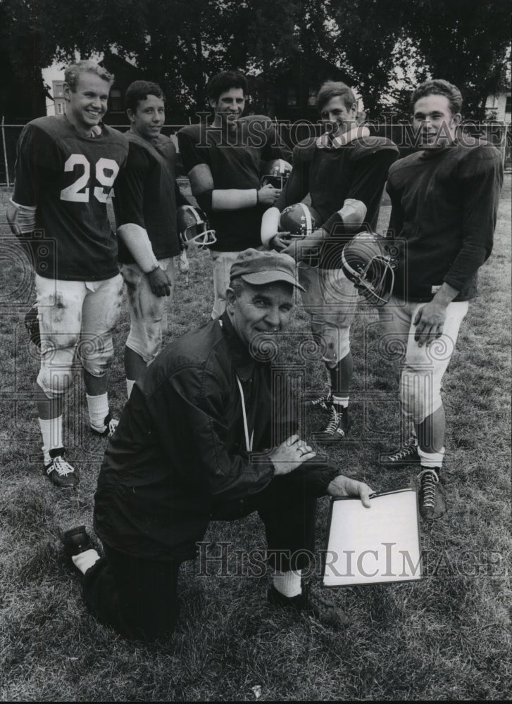 1969 Press Photo Head Football coach James Richardson at Milwaukee Boys' Tech- Historic Images