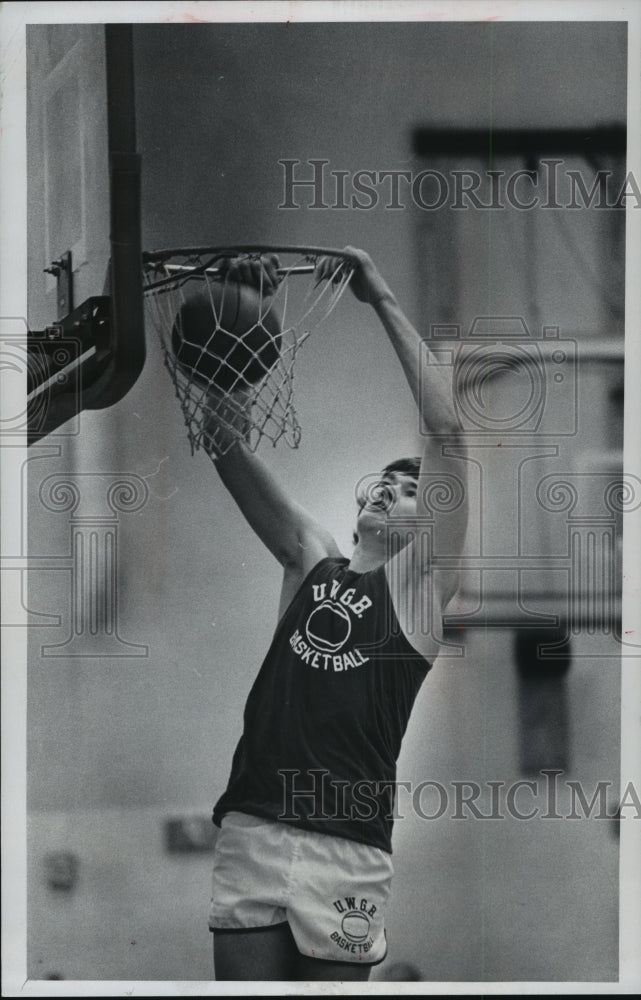 1976 Press Photo University of Wisconsin-Green Bay freshman Ron Riley- Historic Images