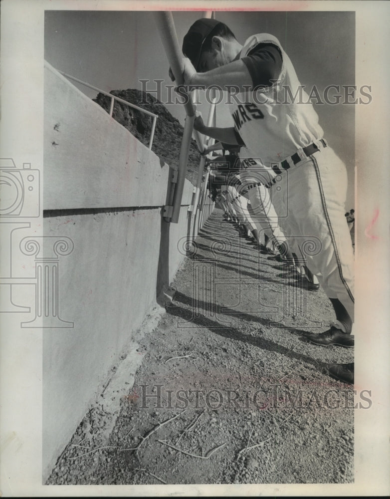 1971 Press Photo Milwaukee Brewers working out during spring training in Tempe.- Historic Images