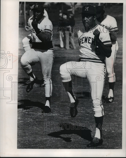 1973 Press Photo George Scott and Bedro Garcia at Milwaukee Brewers training.- Historic Images