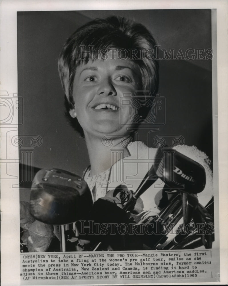 1965 Press Photo A happy Margie Masters, pro golfer, meeting New York Press.- Historic Images